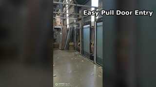 Χέρι Τραβηγμένη Πόρτα